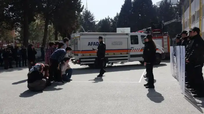 Burdur’da Lisede Nefes Kesen 7 Şiddetinde Deprem Tatbikatı