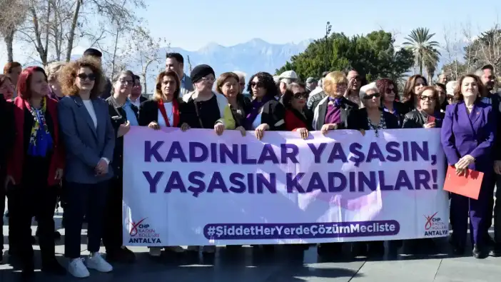 CHP Antalya'dan 8 Mart Dünya Emekçi Kadınlar için Yürüyüş Çağrısı!