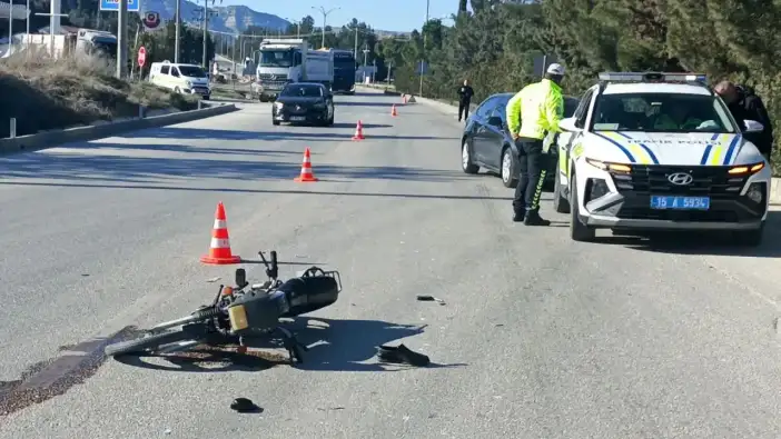 Burdur'da Çevik Kuvvet Aracıyla Çarpışan Motosikletli Yaralandı