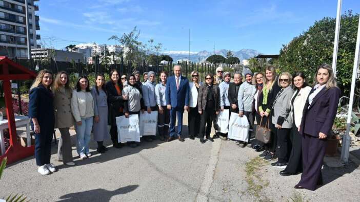 Kepez’de 8 Mart Mesaisi: Başkan Kocagöz Kadınları Unutmadı