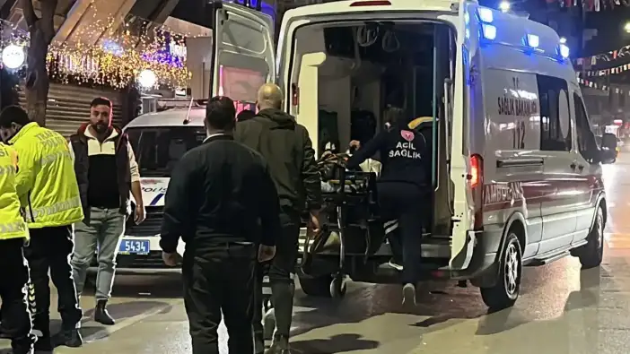 Burdur Gazi Caddesi'nde Korkutan Kaza! Motosikletli Hastaneye Kaldırıldı