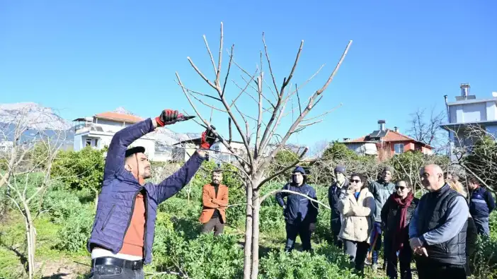 Antalya'da Bahçeler Profesyonel Ellere Emanet: ATASEM'den Uygulamalı Eğitim