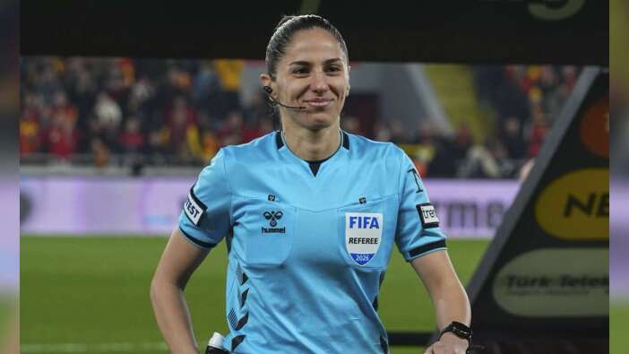 Göztepe - Alanyaspor Maçına Damga Vuran Düdük: Tarihe Geçen İlk Karşılaşma!