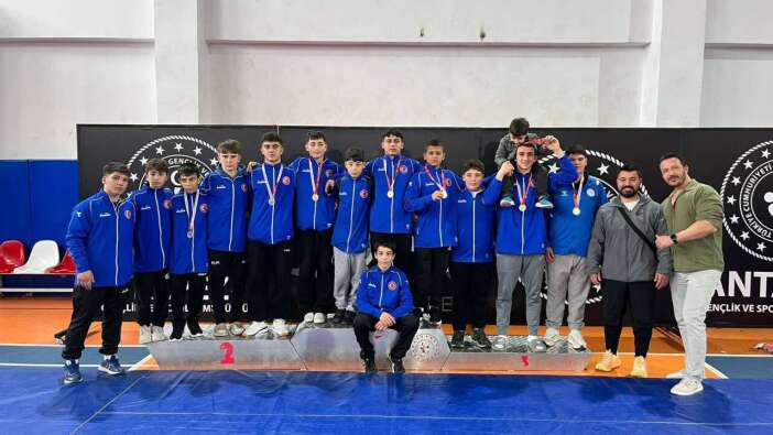 Korkutelili Pehlivanlar Antalya’da Zirveye Çıktı