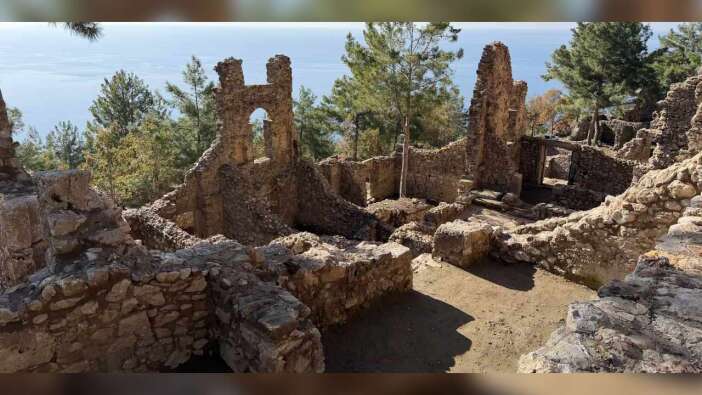 Arkeologlar Bile İnanamadı! Antalya'da Antik Kentte “Kıskananlar çatlasın” yazısı