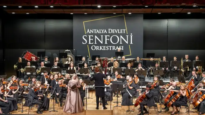 Antalya’da Senfoni Rüzgarı: Çanakkale Şehitleri Notalarla Anıldı