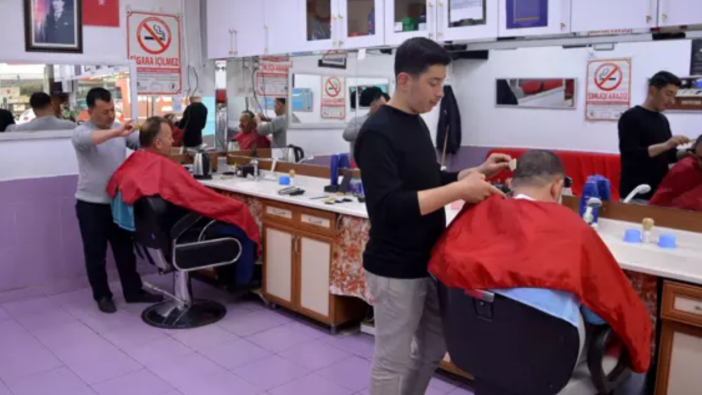 Korkuteli’nde Bayram Tıraşı Yoğunluğu Başladı