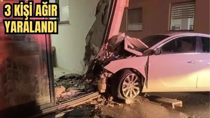 Gazipaşa'da Feci Kazada Otomobil İş Yerine Daldı! 3 Kişi Ağır Yaralandı