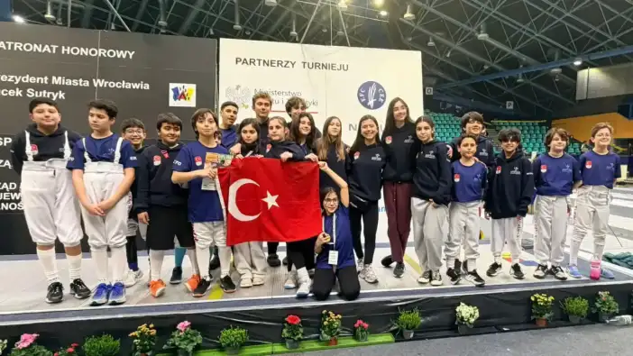 Antalyalı Eskrimciler Polonya’dan Bronz Madalyayla Döndü