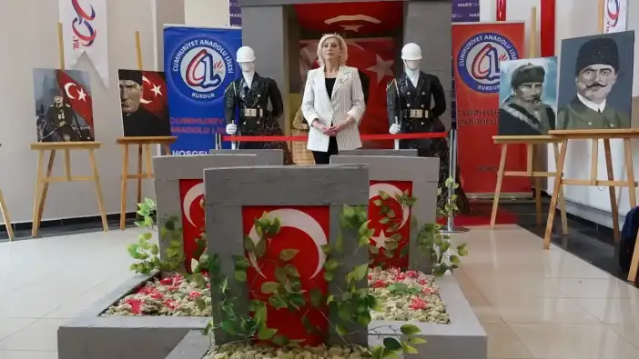 Burdur’da Atık Malzemeler "Vatan Sevgisiyle" Abideye Dönüştü