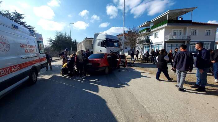 Isparta’da Can Pazarı: Kavşakta İki Otomobil Çarpıştı!