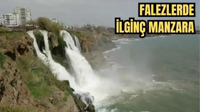 Düden Şelalesi'ndeki Akıntı Sonrası Masmavi Deniz Kahverengiye Büründü