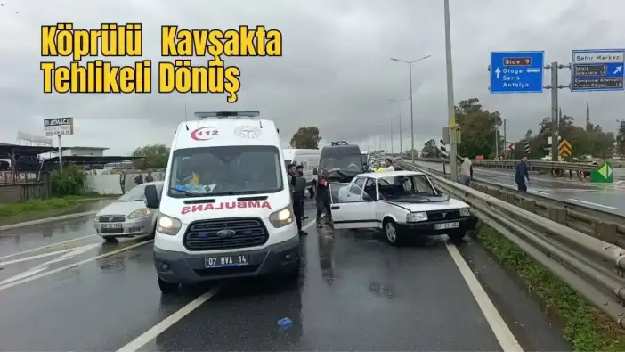 Manavgat’ta Ters Yöne Giren Otomobil Tur Minibüsüyle Çarpıştı