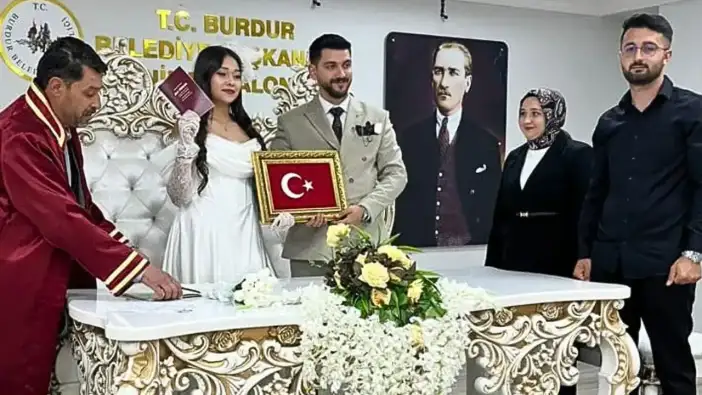 Burdur'da Kızının Nikahını Kıyan Muhtardan Anlamlı Hediye