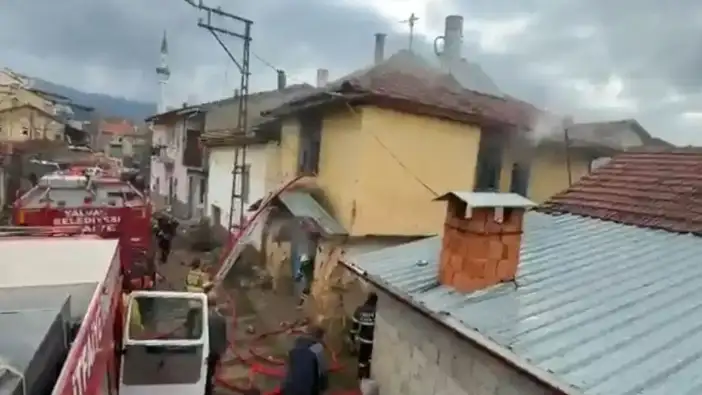 Bağkonak Köyü'nde Kundakçı Alarmı! Evleri Ateşe Verdi