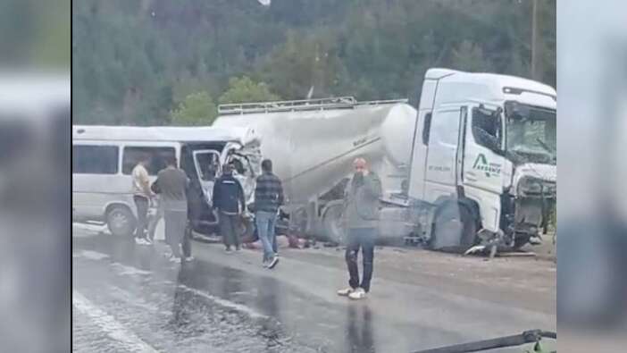 Antalya-Isparta Yolunda Katliam Gibi Kaza: Ortalık Savaş Alanına Döndü