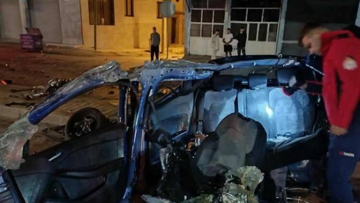 Ölümcül kaza Mersin'de otomobil ikiye ayrıldı!