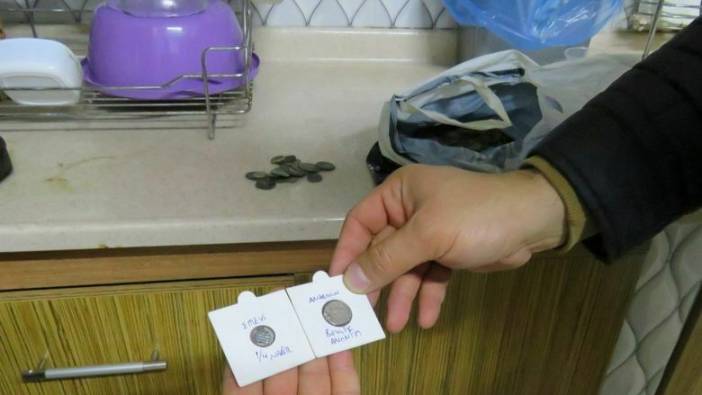 Mersin'de tarihi eser operasyonu! 325 sikke bulundu