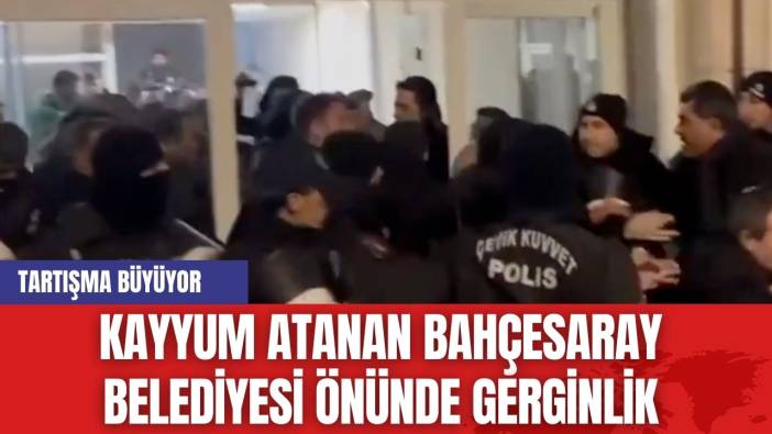 Kayyum Atanan Bahçesaray Belediyesi Önünde Gerginlik