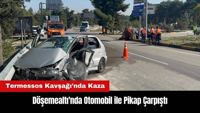 Döşemealtı Termessos Kavşağı'nda Otomobil ile Pikap Çarpıştı
