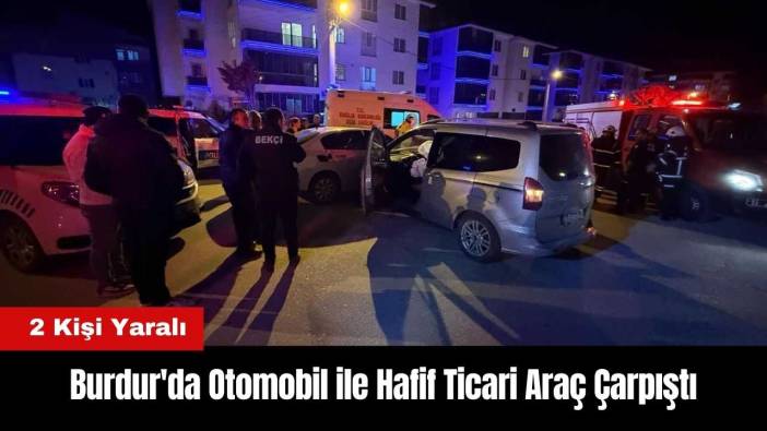 Burdur'da Otomobil ile Hafif Ticari Araç Çarpıştı