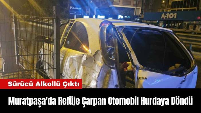 Muratpaşa'da Refüje Çarpan Otomobil Hurdaya Döndü