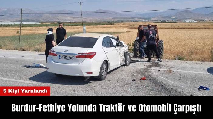 Burdur-Fethiye Yolunda Traktör ve Otomobil Çarpıştı: 5 Yaralı