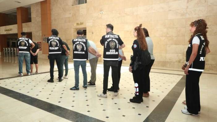 Antalya’da Kabusu Yaşattılar: 13 Saat Alıkoyup 6 Milyon TL Gasp Ettiler