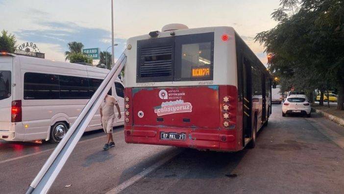Aksu'da Halk Otobüsüne Karavan Tentesi Saplandı