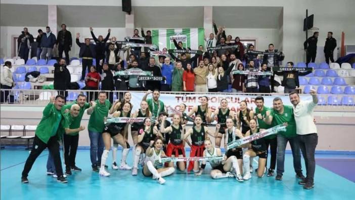 Manavgat Belediyespor Kadın Voleybol Takımı 1. Lig’e Yükseldi