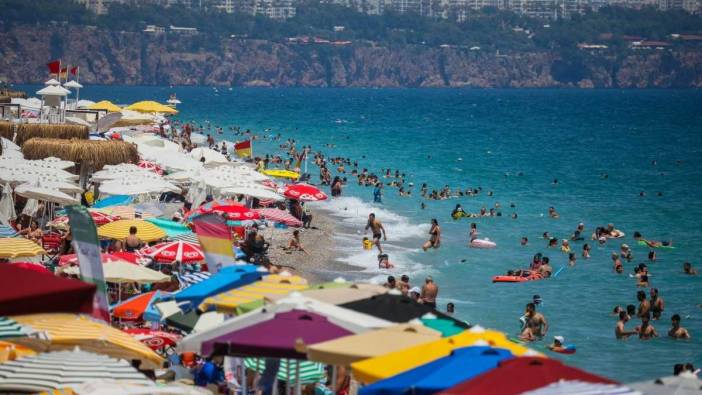 Antalya Turizm Hedefi 17 Milyona Düştü: 2026 Yılı da Zor Olacak