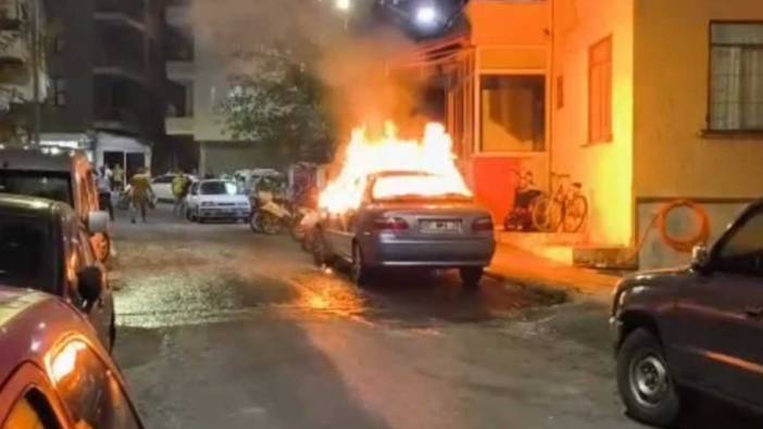 Alanya’da Park Halindeki Araç Alev Aldı! Balkondan Su Dökerek Söndürdüler