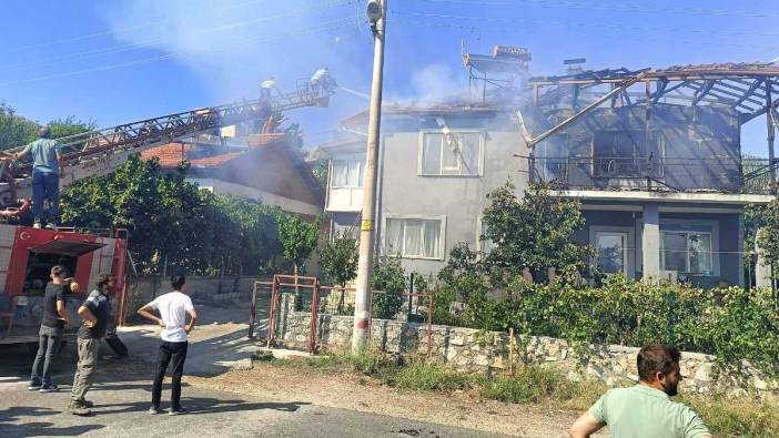 Burdur Ağlasun'daki Yangında Zamanla Yarış! Evdeki Kadın Kurtarıldı