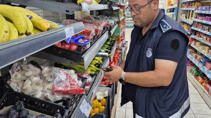 Sosyal Medyada Paylaşıldı! Isparta'da Zincir Market Reyonlarından Çürük Ürünler Çıktı