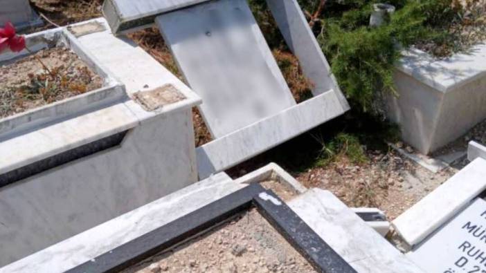 Burdur Kılavuzlar Köyü'nde Mezar Taşlarını Kırdılar