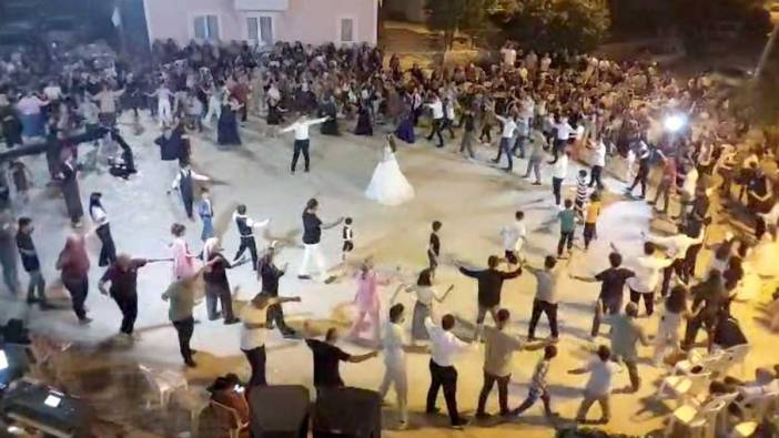 Burdur Aziziye Köyü’nde 100 Kişi Düğünde Teke Zortlatması Oynadı