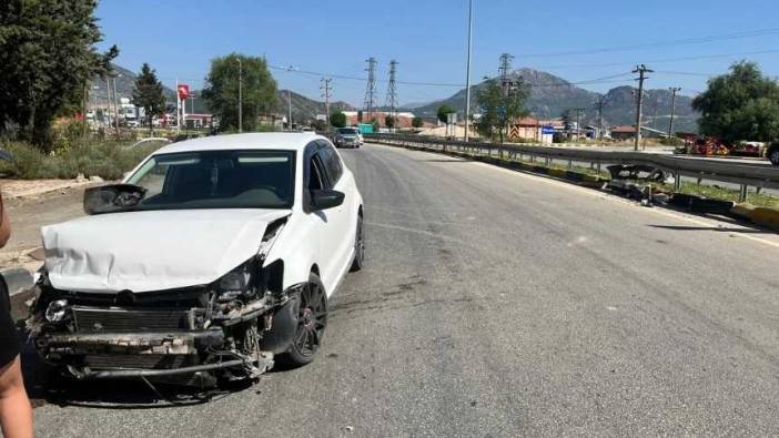 Isparta Eğirdir’de Virajı Alamayan Araç Bariyere Girdi! 3 Yaralı