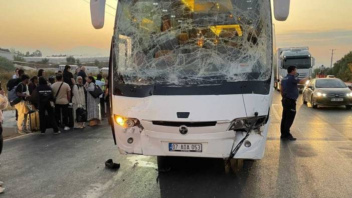 Antalya Serik'te Yolcu Otobüsü Midibüse Çarptı: 4’ü Turist 5 Yaralı