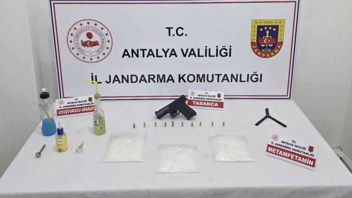 Kepez'de Evlerden Poşet Poşet Uy*şturucu Çıktı