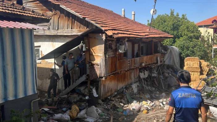 Burdur Bucak'ta Mahalleli Canından Bezdi, 20 kamyon Çöp Çıkarıldı