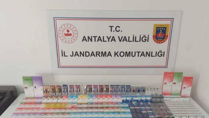 Alanya'daki Market Baskınında Kaçak Tütün Ürünleri Çıktı