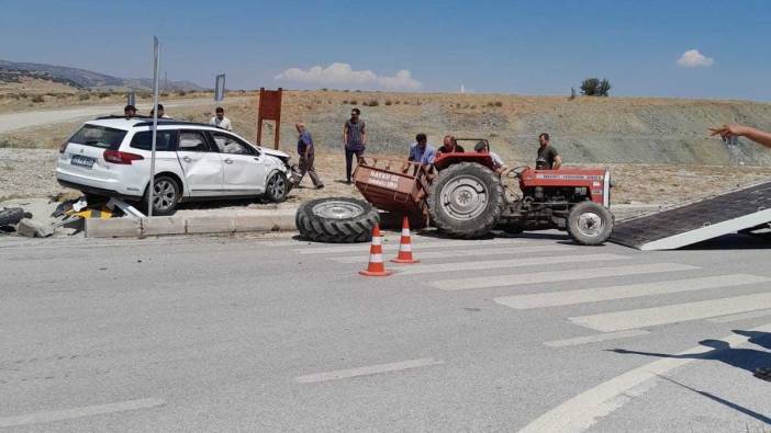 Burdur’da Traktör ile Otomobil Burun Buruna Çarpıştı! 1’i Ağır 6 Yaralı