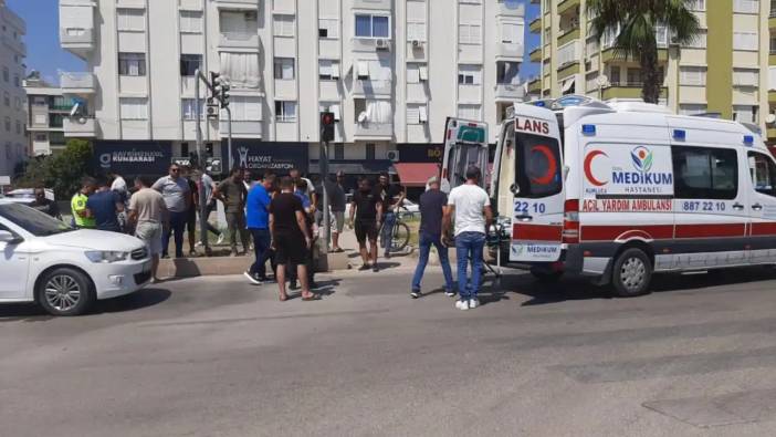 Kumluca’da Otomobil ve Motosiklet Çarpıştı! Sürücü Hastaneye Kaldırıldı