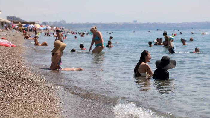 Sahillerde Alarm: Antalya’da Denize Girenlerde Sağlık Şikayetleri Çoğaldı