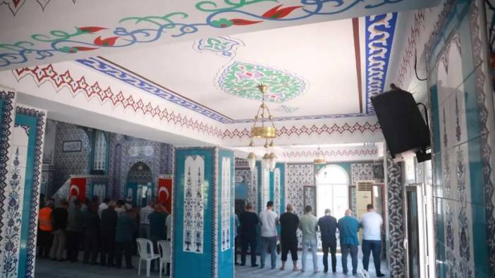 Hatay’da Camiye Yuva Yapan Kuşlar Cemaatin İlgi Odağı Oldu