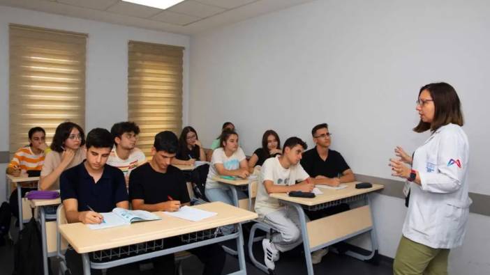 Mersin’de Yüzlerce Öğrenci Sosyal Dershanecilikle Üniversite Kazandı