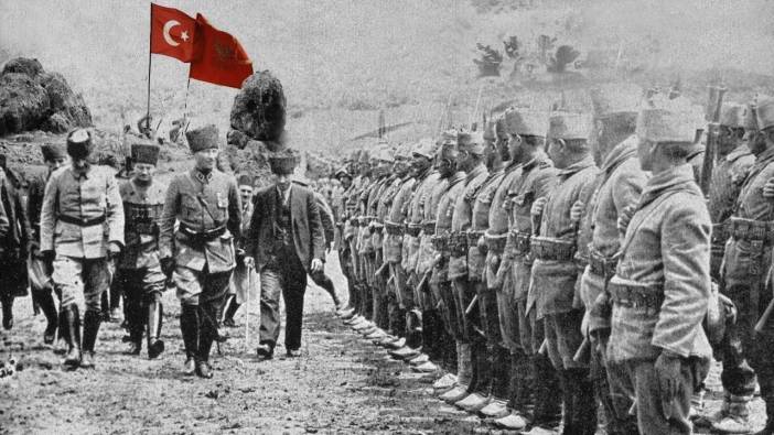 Antalya 30 Ağustos’u Böyle Kutladı! Protokolden Duygusal ve Çarpıcı Paylaşımlar!