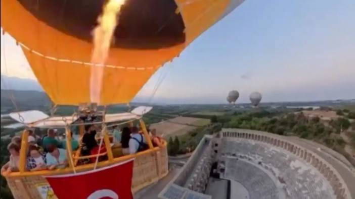 Aspendos Antik Tiyatrosu Semalarında Balonlarla Zafer Bayramı Çoşkusu