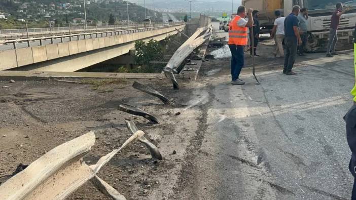 Hatay’da TIR Bariyerlere Saplandı! Korkutan Kazada Mucize Yaşandı