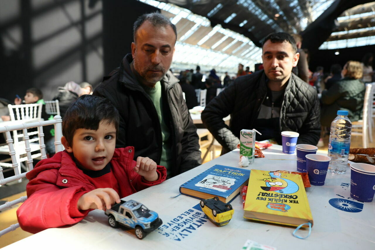 antalya_ya ulaşan depremzede aileler (8)